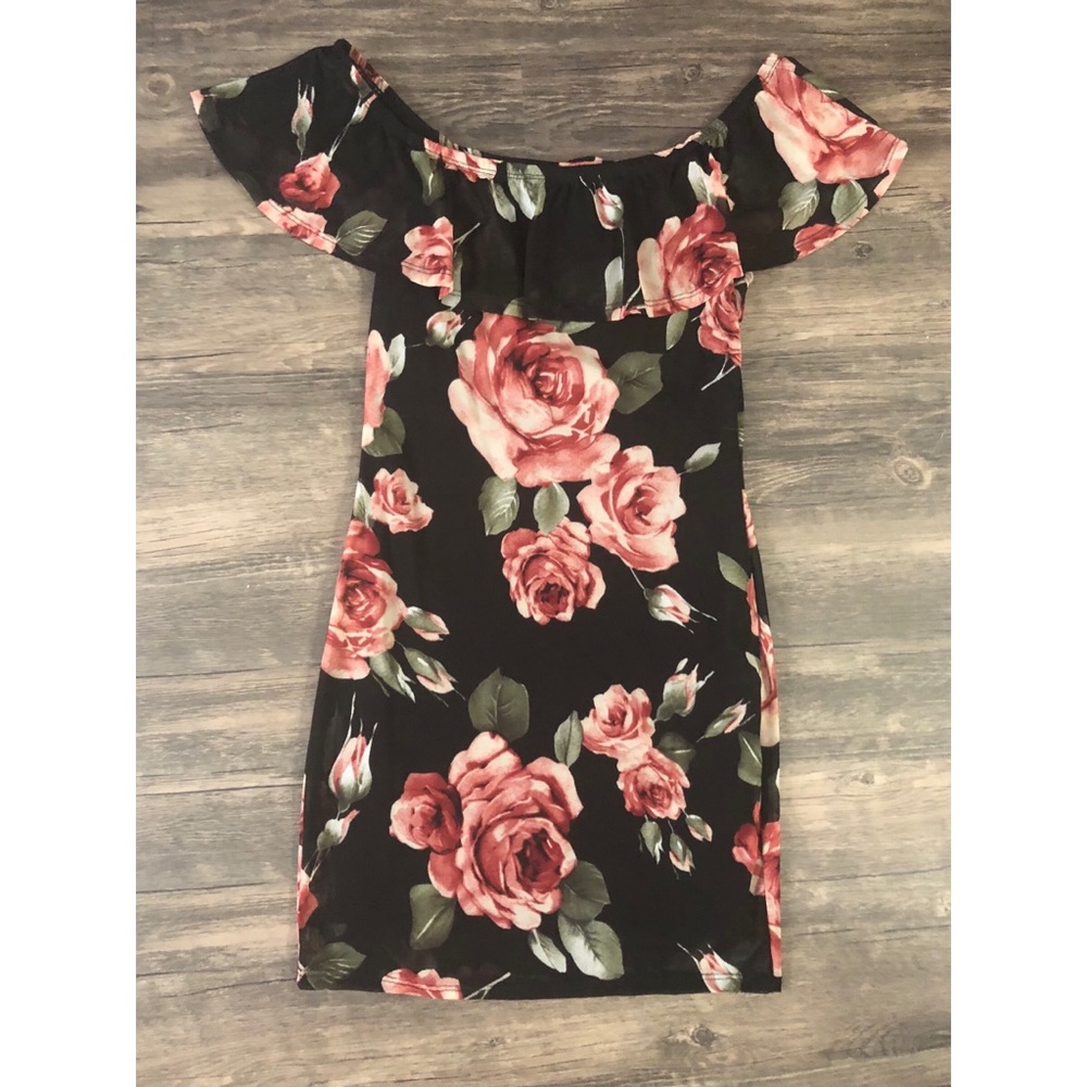 Stella Luce off shoulder floral body dress🌹